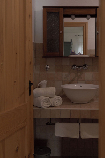 Bathroom 5, House Sika, Pag