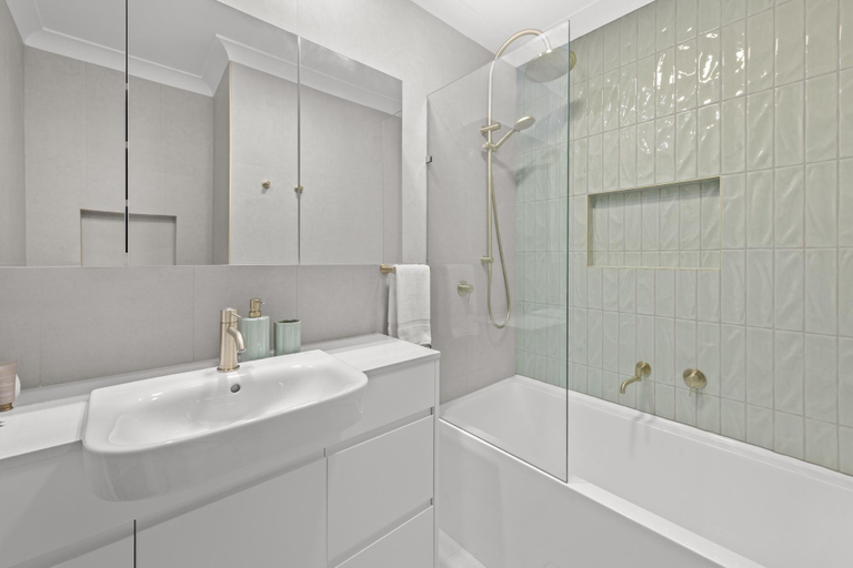 Bathroom 4, Stylish Townhouse in Ascot with Modern Interiors, Ascot