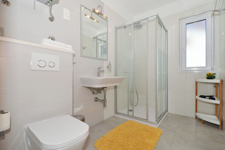 Bathroom 4, Apartments Inge, Seget