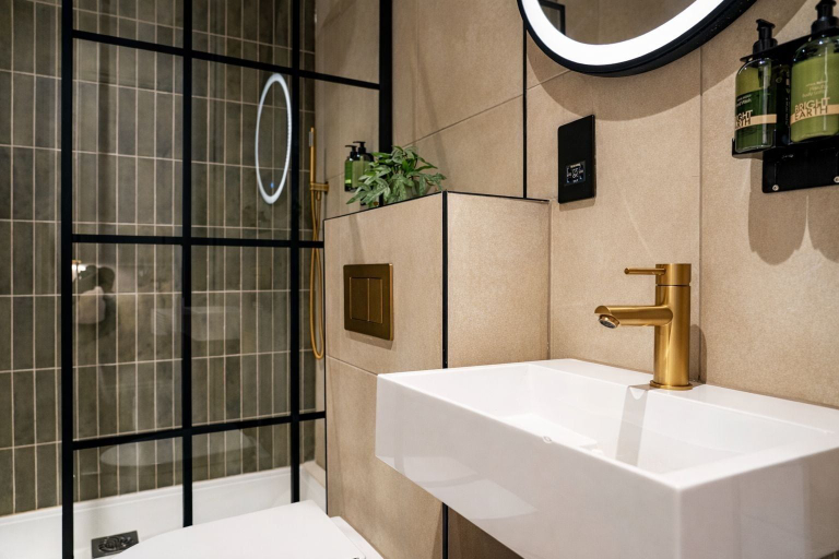 Bathroom 4, The Parrs Bank Hotel, Warrington