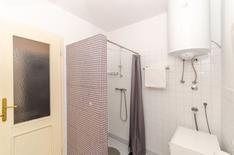 Bathroom 2, Apartment City Center, Jelsa