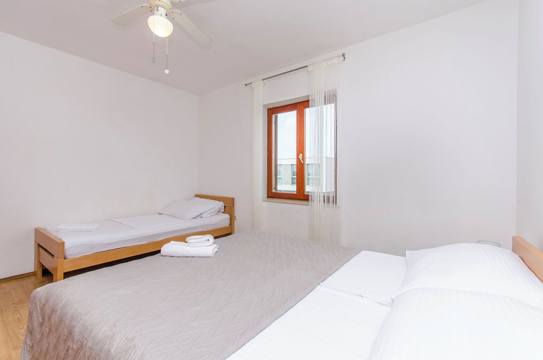 Room 2, Apartments Seafront Jadranka, Novalja