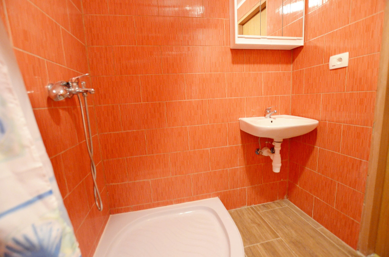 Bathroom 5, House Biserka, Premantura