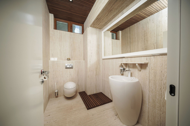 Bathroom 3, Villa Nena, Polača
