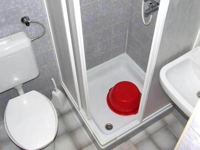 Bathroom 3, Apartments and Rooms Ana, Medulin