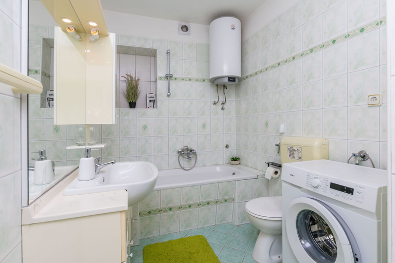 Bathroom 3, Apartments KK, Omiš