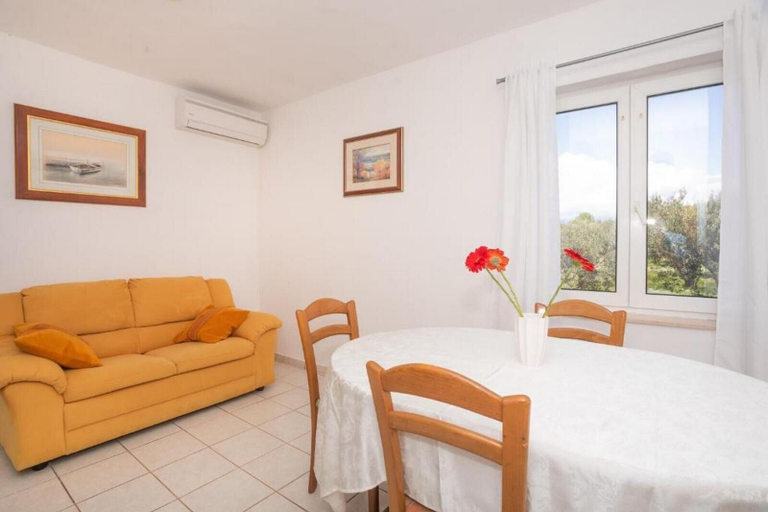 Bedroom 1, House MG, Skradin