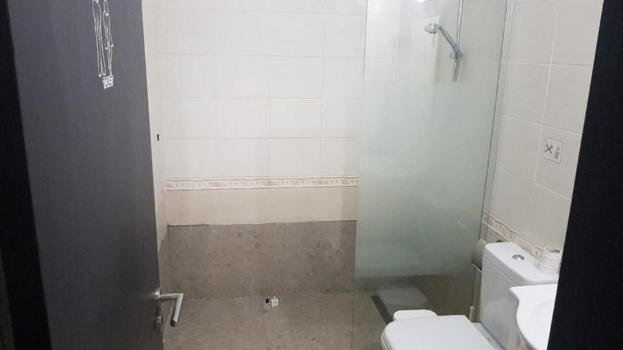 Bathroom, 2br-7 Guests-free Parking-pool-aircon