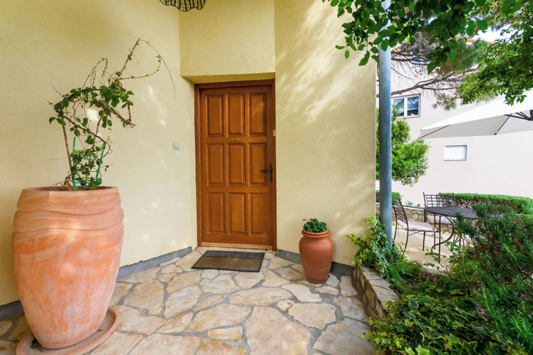 Others 2, House Mirjana, Lopar/Supetarska Draga