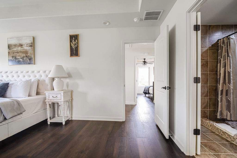 Room 3, Charming Farmhouse W/hot-tub Near 290 Wine Trail, Gillespie