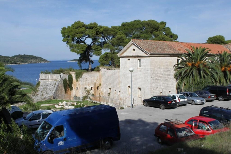 Parking 3, Apartments Zoki, Vis