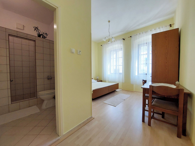 Others 4, Rooms Nada, Vinodolska