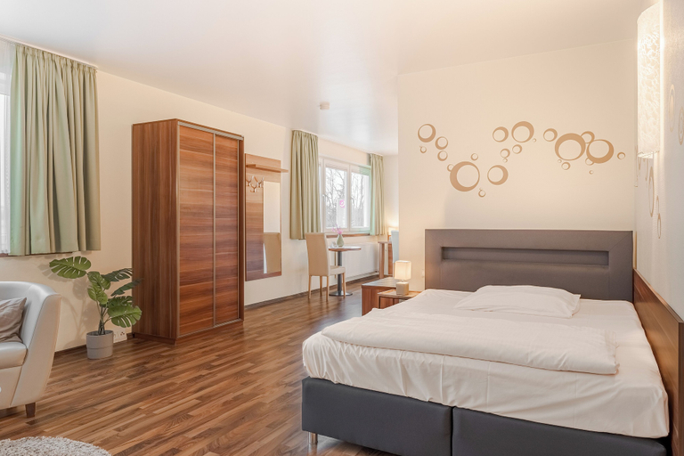 Room 4, Hotel Victoria, Main-Taunus-Kreis