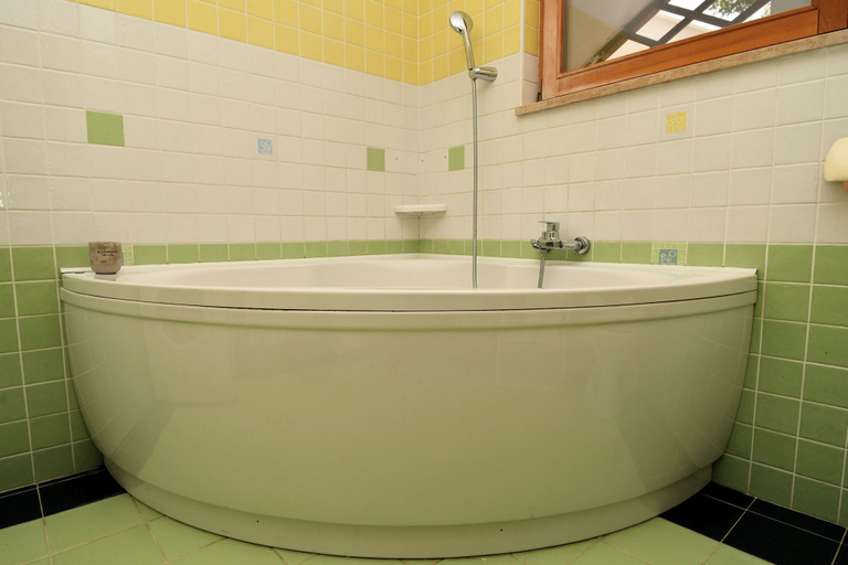 Bathroom 4, Apartment Honey Bee, Pula