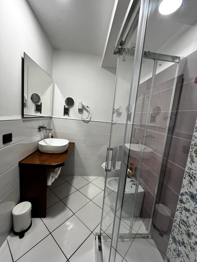 Bathroom 5, Hotel Ancora, Salerno