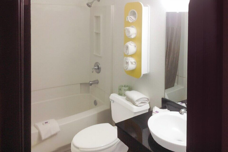 Bathroom 4, The Reserve Inn, Wicomico
