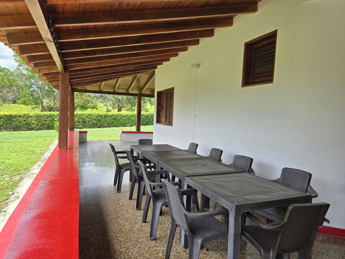 Outdoor dining 5, Reserva Natural Plumavera, Puerto Triunfo