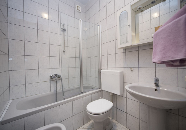Bathroom 3, Apartments Robert, Brela