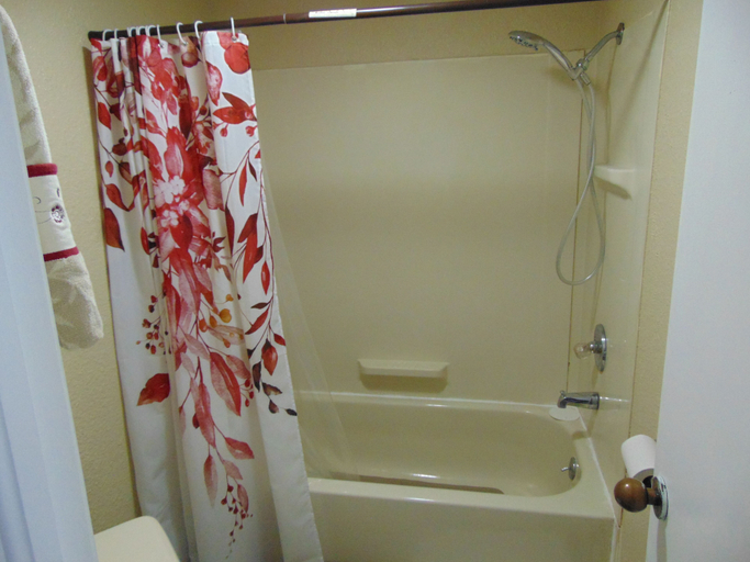Bathroom 3, Victorian Inn, Pawnee