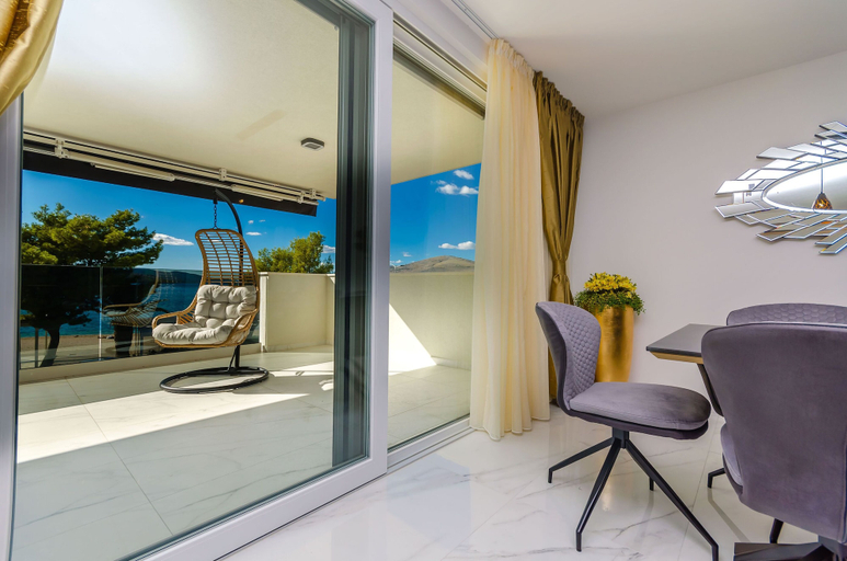 Others 4, Apartments Crystal Luxury, Okrug