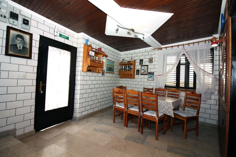 Food & Drinks, House Ante, Tisno