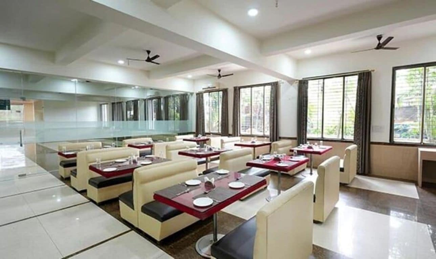 Restaurant 5, Rester Select Chakan, Pune