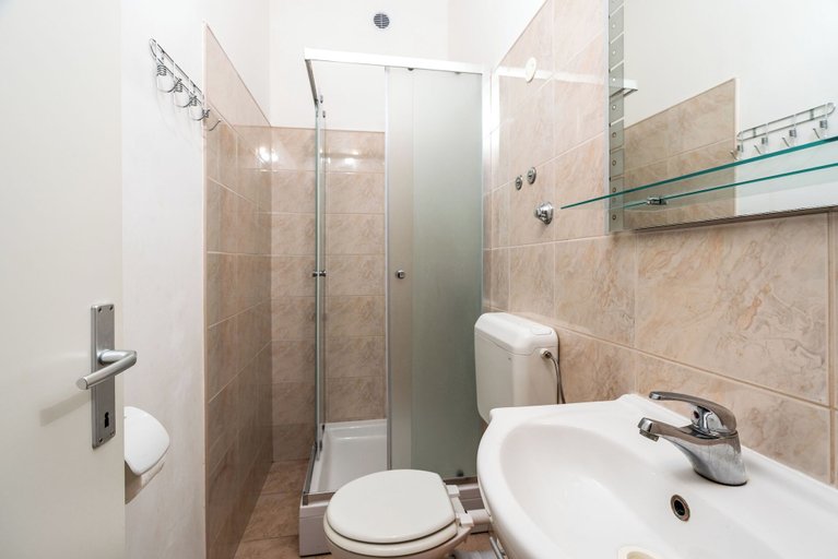 Bathroom 2, Apartment Baras, Nin