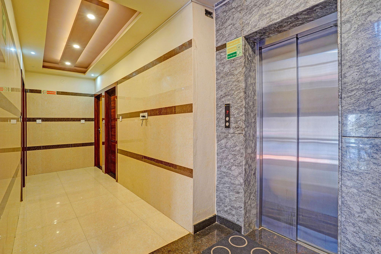 Public Area 2, FabHotel Royal Blue Meridian Inn, Bangalore