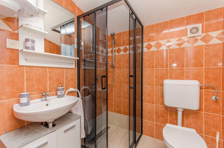 Bathroom 2, Apartments Lovely Courtyard, Vir