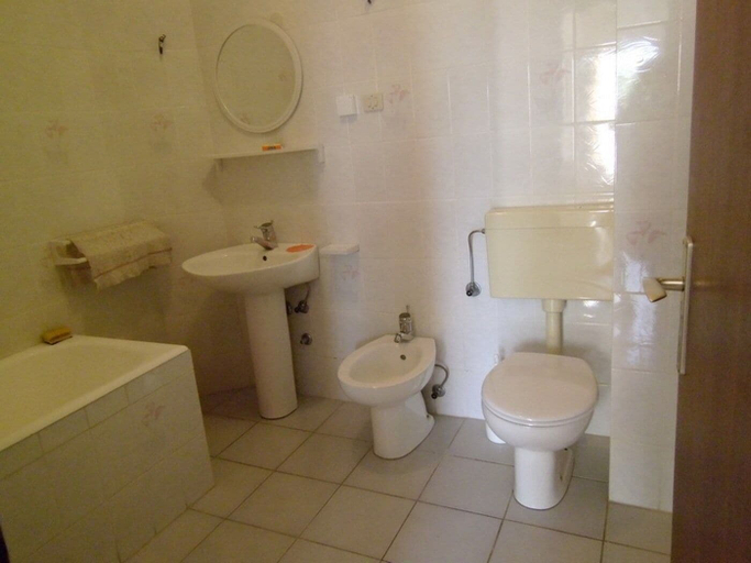Bathroom 3, Apartments Ivan, Pag