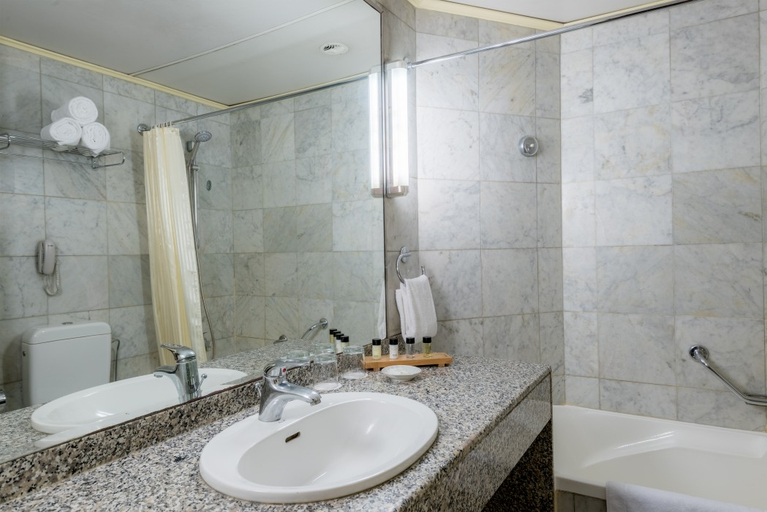 Bathroom 3, Galleria Hotel Beirut, Baabda
