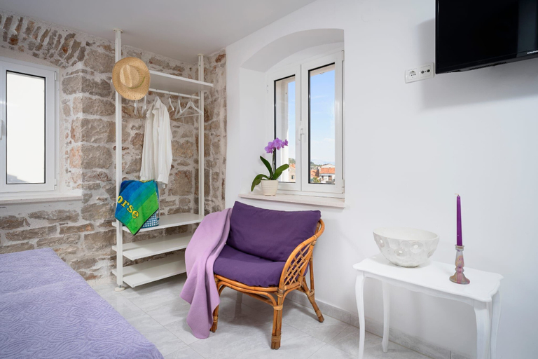 Others 4, Apartments Lotti 2, Stari Grad
