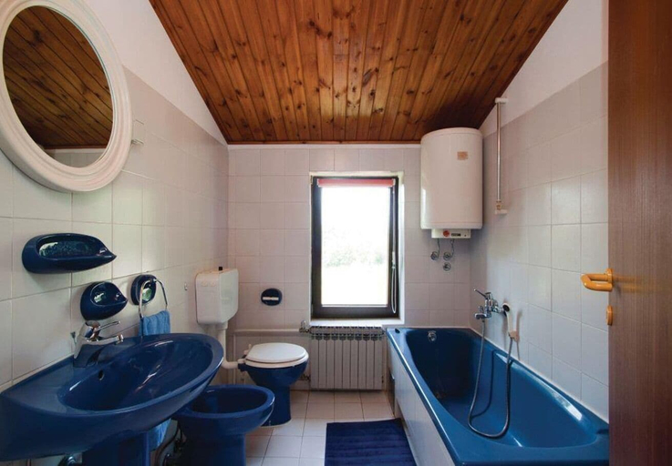 Bathroom, Apartment Bruno, Marčana