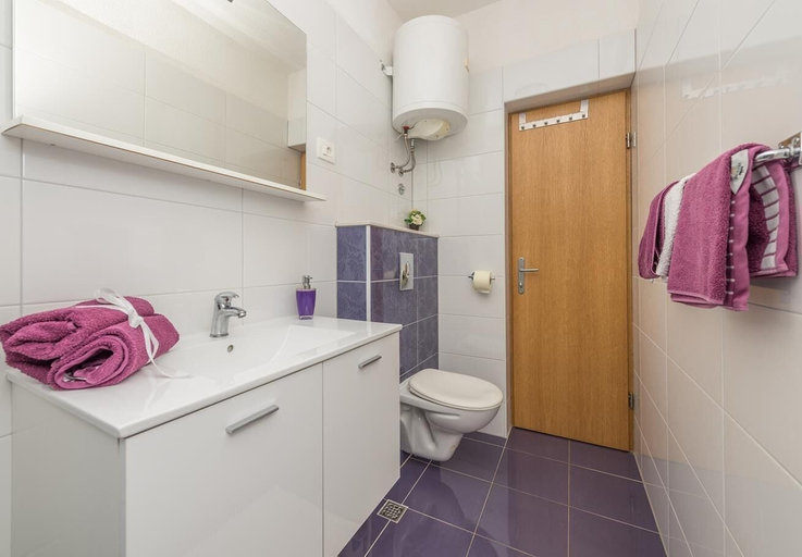 Bathroom 2, Apartments Ivi, Podgora