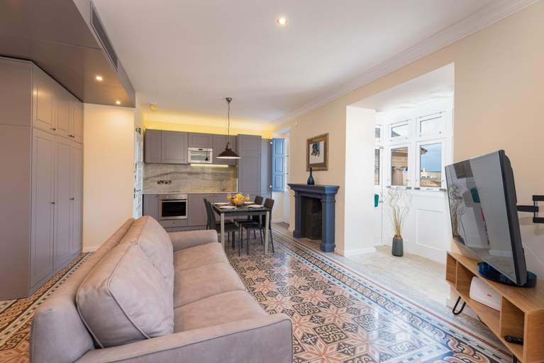 Room 5, Boutique Style 1BR Apartment- Square Sea View