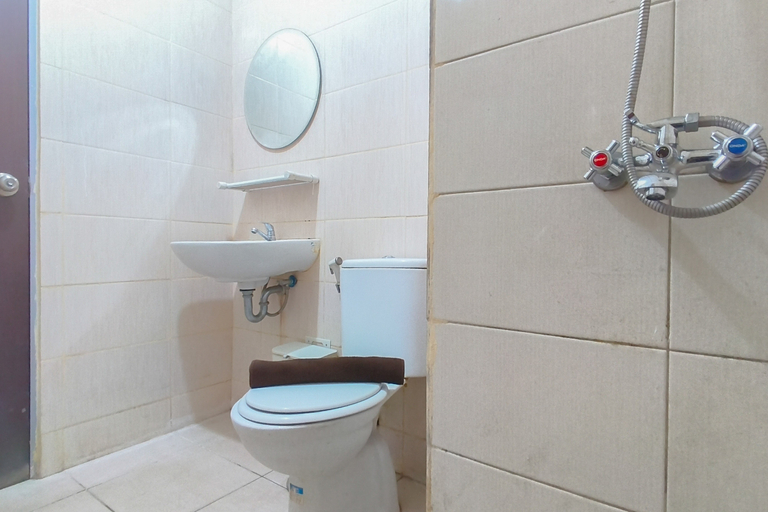 Bathroom 2, Spacious and Cozy 2BR at Tamansari Prospero Sidoarjo Apartment By Travelio, Sidoarjo