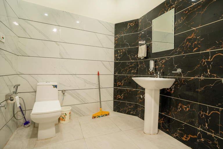 Bathroom 3, goSTOPS Amritsar, Golden Temple, Amritsar