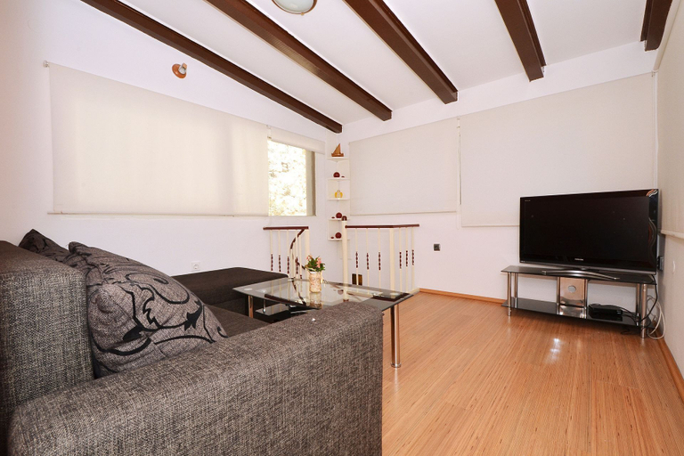 Others 5, Apartment Irvin, Trogir