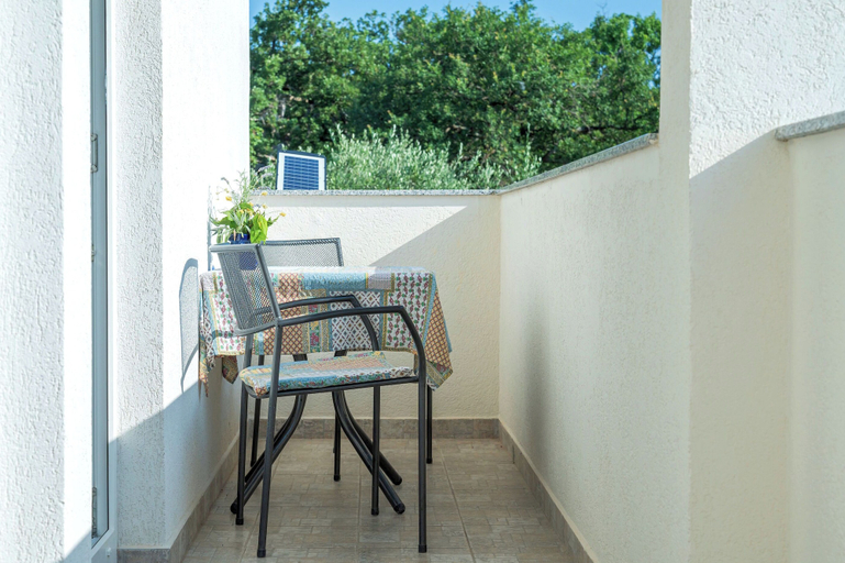 Terrace/patio, Apartments Kamenar, Dobrinj