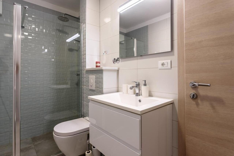 Bathroom 2, House Jurica, Omiš