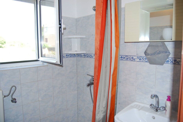 Bathroom 3, Apartments Krila, Lumbarda