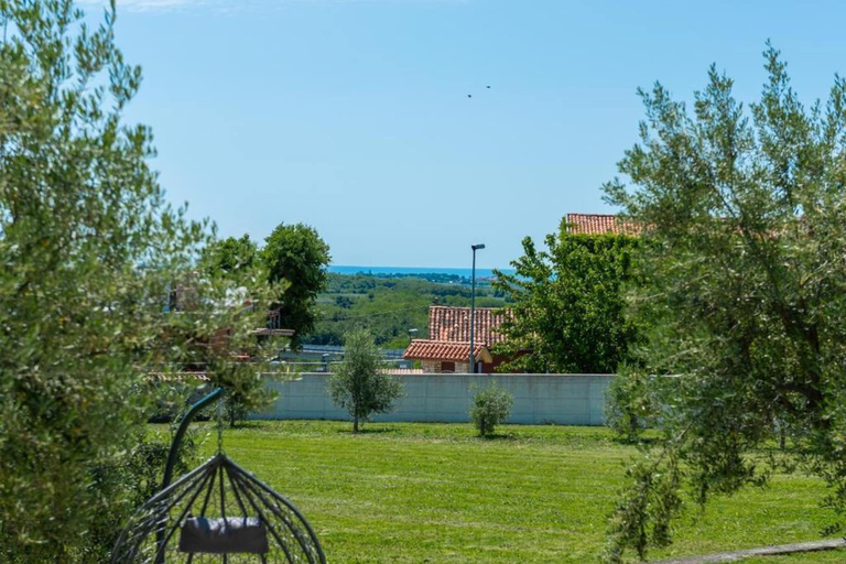 Courtyard 5, Apartment Vista Olivo, Brtonigla