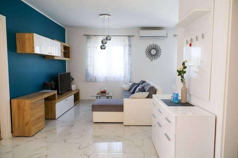 Others 5, House Franny, Zadar