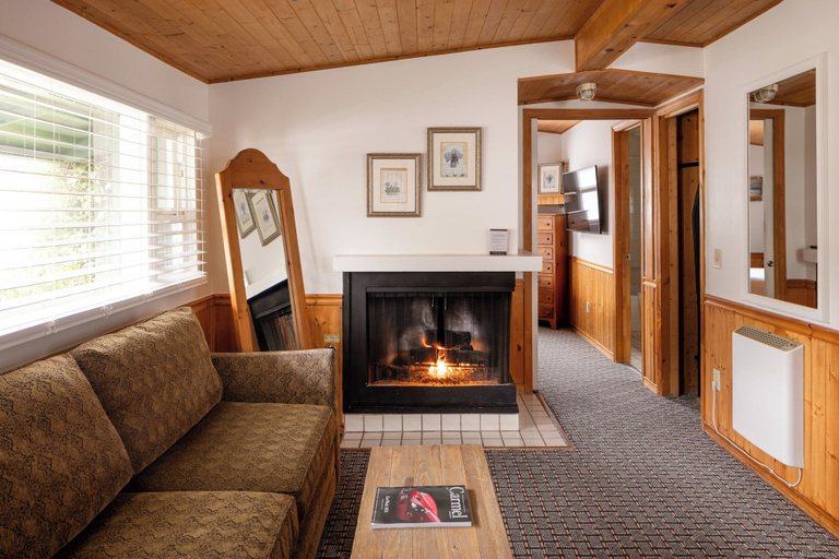 Others 4, Carmel Fireplace Inn, Monterey