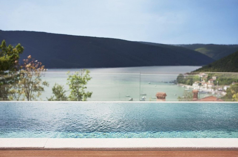 Sport & Beauty 4, Villa Royal Blue, Raša