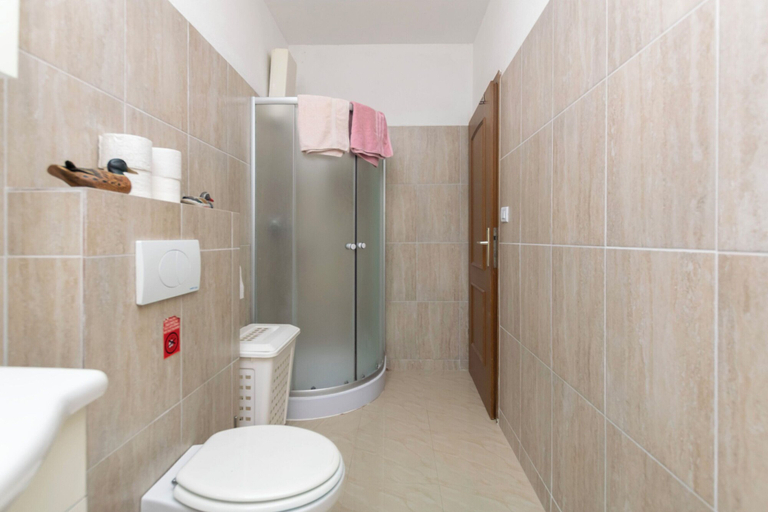 Bathroom 5, Apartments First row, Korčula