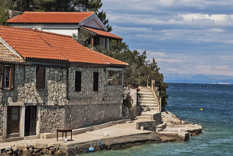 Exterior & Views 2, House Linker, Vis