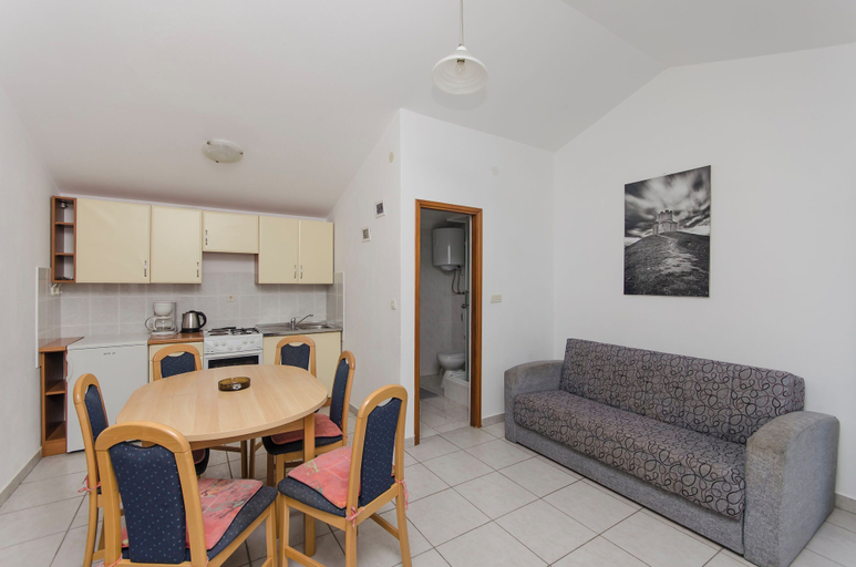 Private kitchen 5, Apartments Remi, Nin