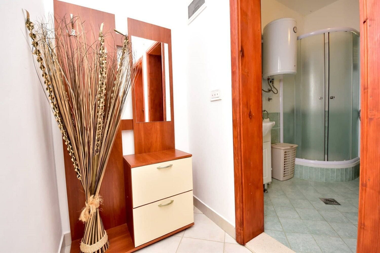 Bathroom 4, Apartment Roko, Obrovac