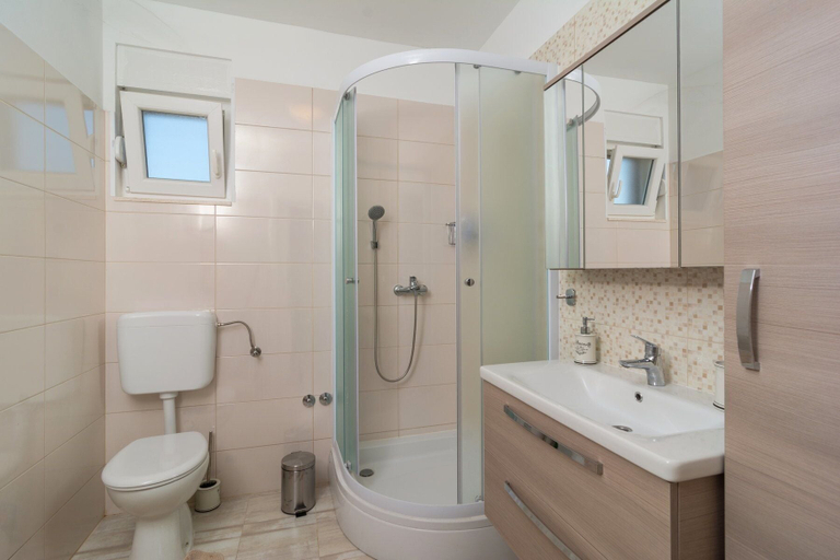 Bathroom, House Slobodna, Marina